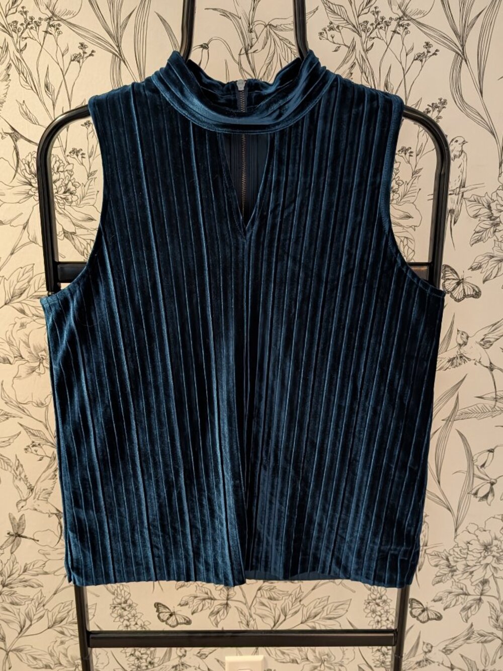 Reitmans Signature Teal Pleated Velvet Mock Neck Sleeveless Top Size Medium NWT